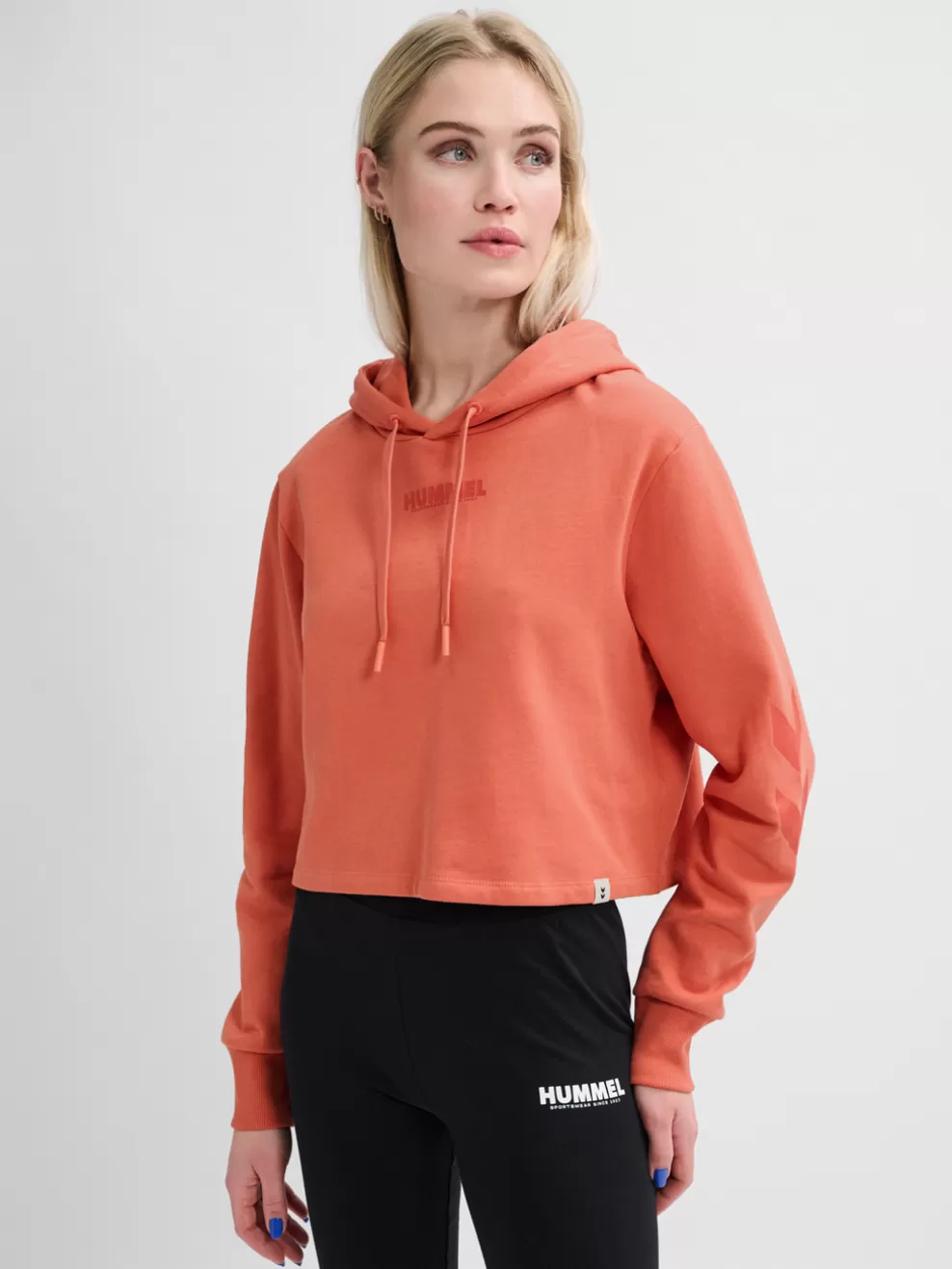 hmlLEGACY WOMAN CROPPED HOODIE*hummel Online