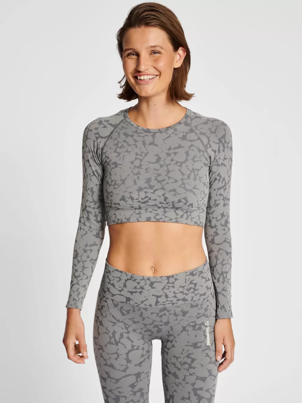 hmlMT PI SEAMLESS CROP T-SHIRT L/S*hummel Clearance